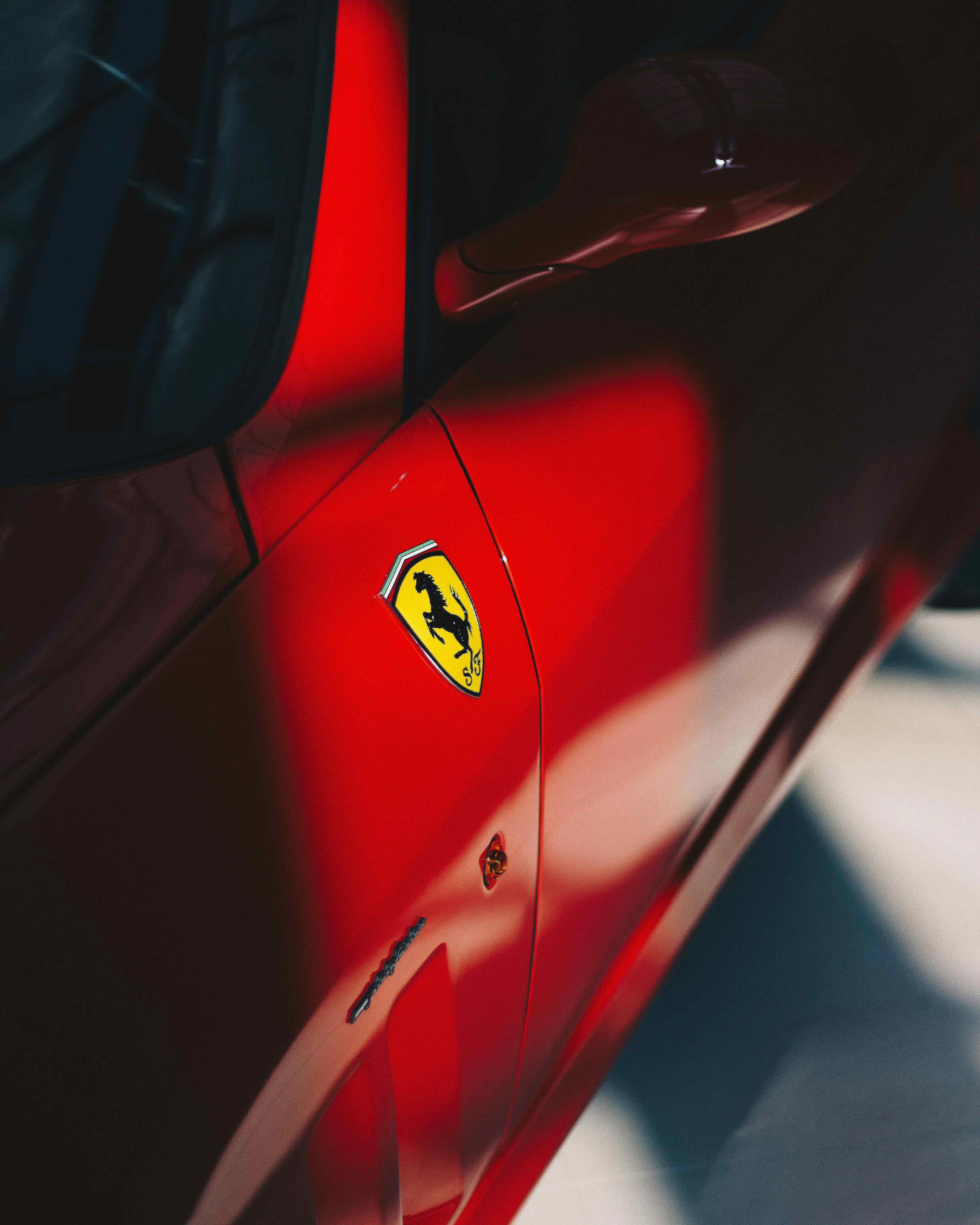 Ferrari
                             Logo
